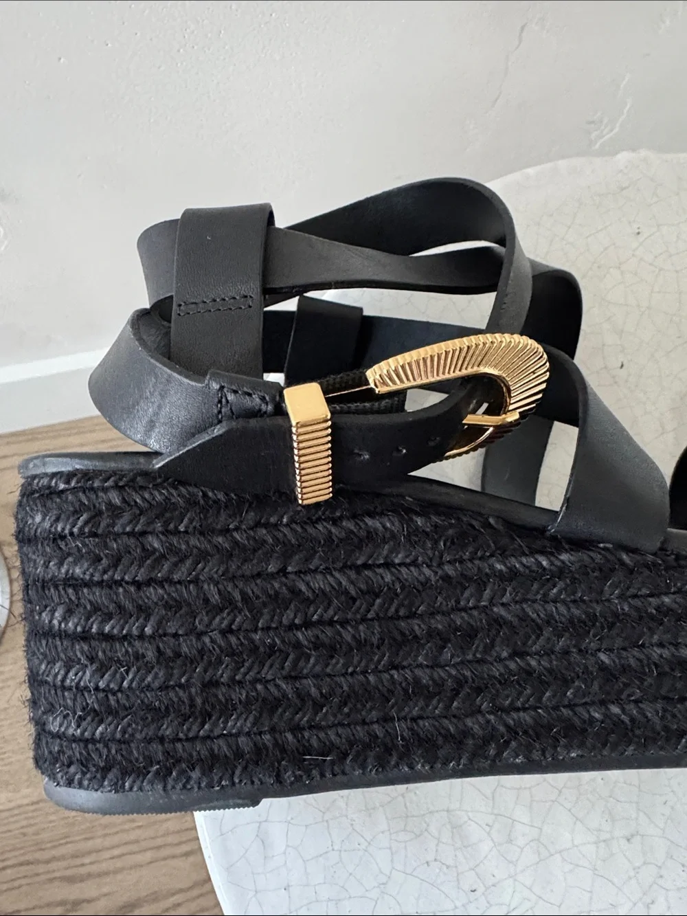 Schutz Harper Platform Raffia Wedged Black Leather Sandals Gold Buckle Size 7.5